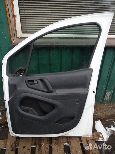 Дверь передняя правая Ситроен Берлинго Б9 белая