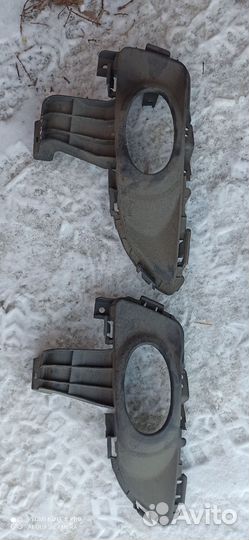 Накладка противотуманных фар в бампер Мазда 3