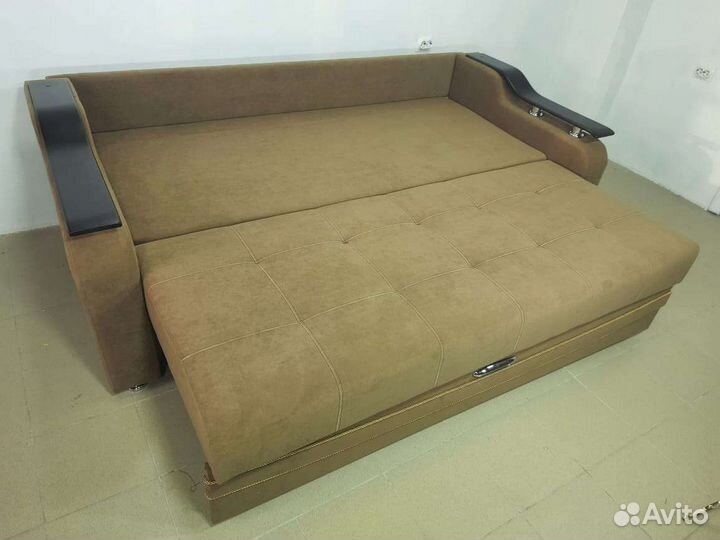 Диван на металлокаркасе