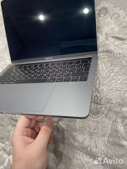 Macbook Pro 13 2018 touch bar 256gb, 115 циклов