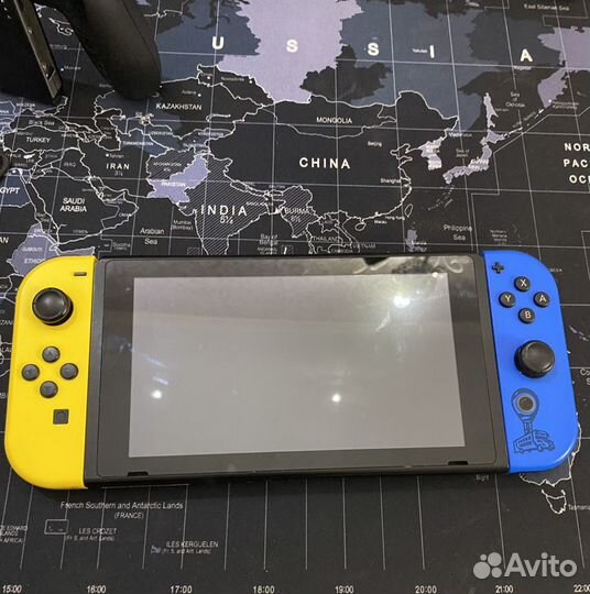 Nintendo Switch rev 2 Fortnite Edition
