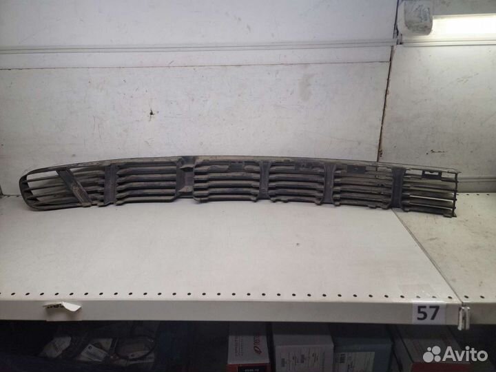 Решётка в бампер левая VW Passat B5 1997-2001