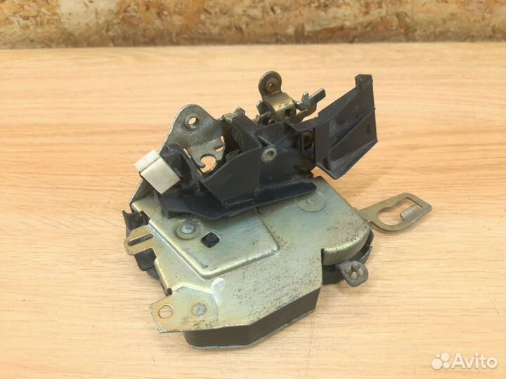 Замок двери BMW Е36 Перед Лево