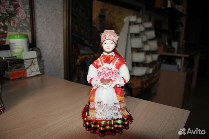 Сувенир - фигурка девушки в национальном русском к