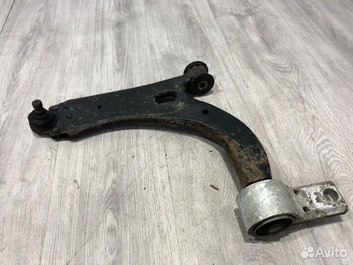 Рычаг передний левый Ford Fiesta MK5 fyja 2005