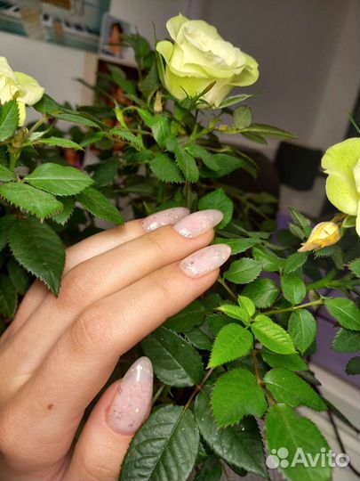 Модель на маникюр