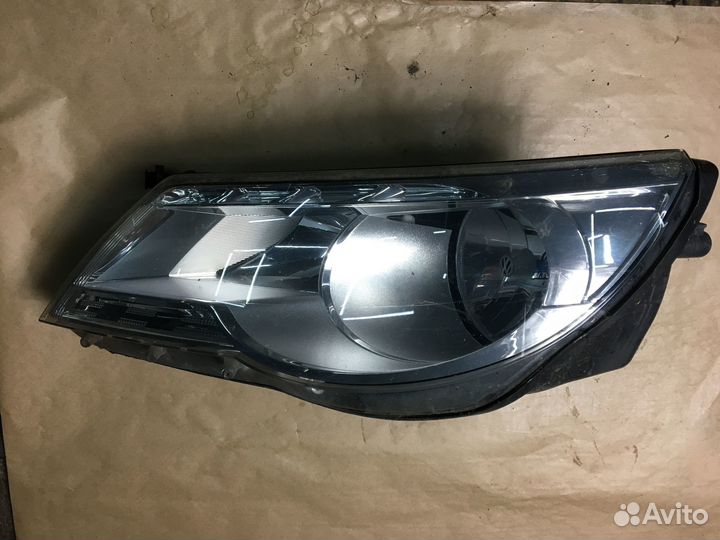 Фара левая Volkswagen Tiguan 08-11