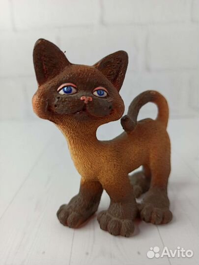 Фигурка сиамского котика
