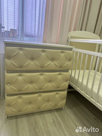 Детская кроватка и пеленальный комод