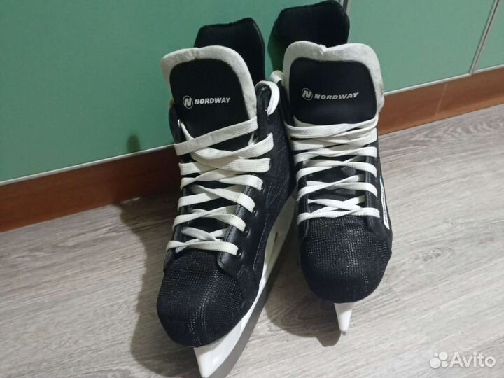 Коньки хоккейные