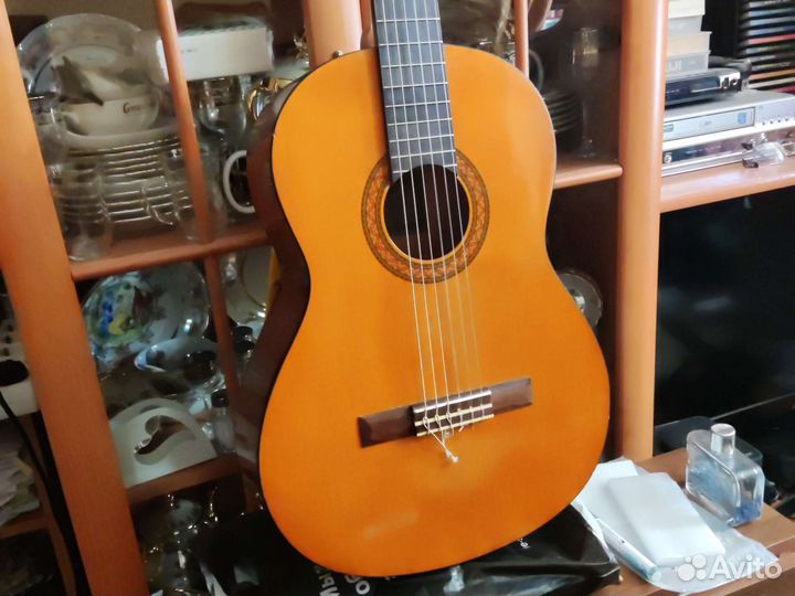 Классическая гитара yamaha c40
