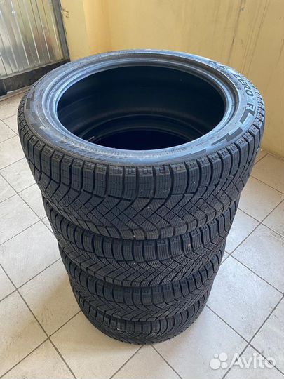 Pirelli Ice Zero FR 235/45 R18