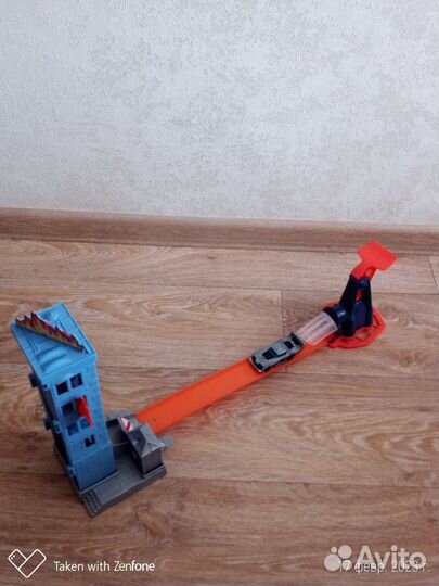 Hot wheels трек + машинка