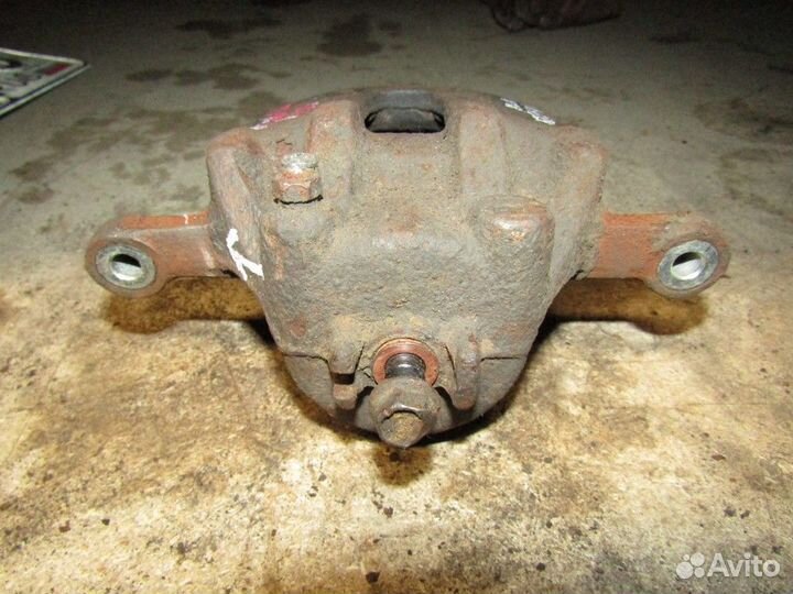 Суппорт передний левый RIO 2011-2017