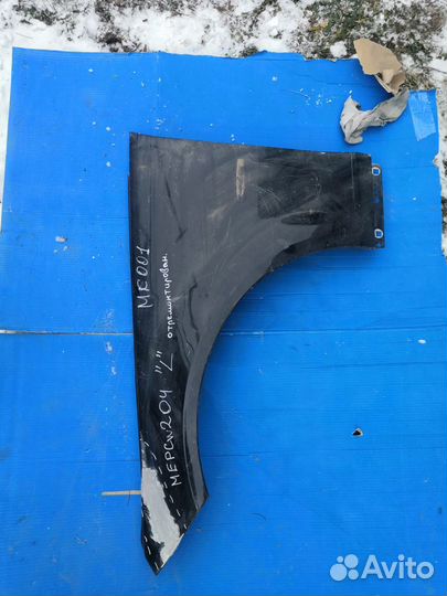 Mercedes w 204 крыло переднее левое