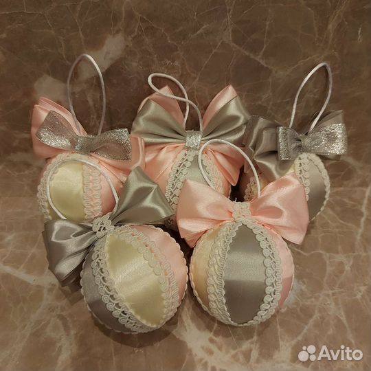 Новогодние шары на елку