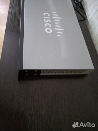 Коммутатор Cisco sf200-24p