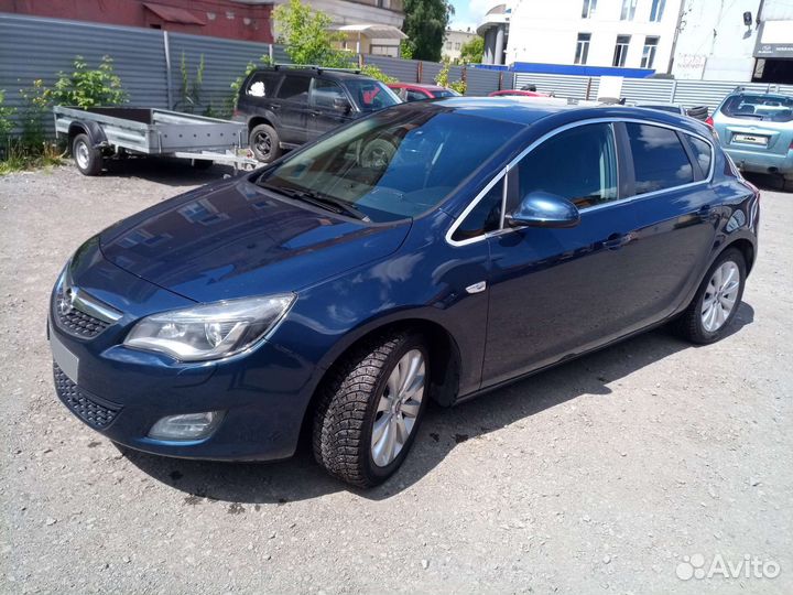 Opel Astra 1.6 МТ, 2011, 200 000 км