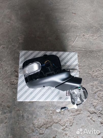 Новое правое зеркало Jeep Renegade оригинал