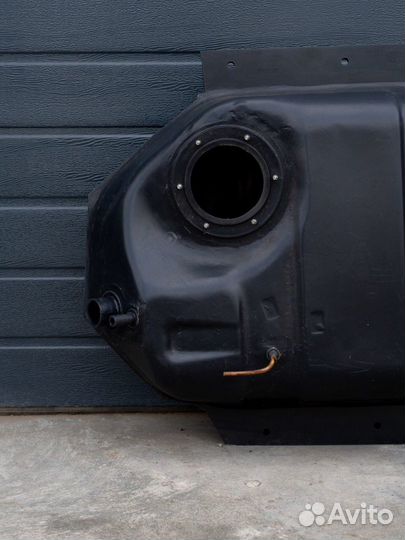 Топливный бак Nissan Terrano 2