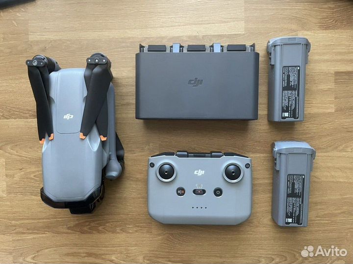 Квадрокоптер DJI Mavic Air3 fly more combo