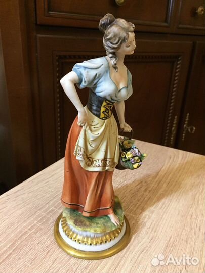 Статуэтка фарфор Tyche, Capodimonte, Италия