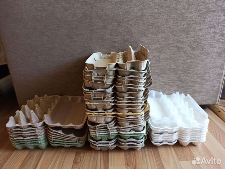 Ячейки от яиц лотки кассеты много