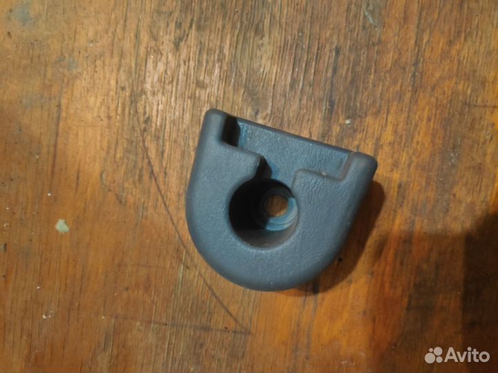 Крепление шторки багажника Прадо 95