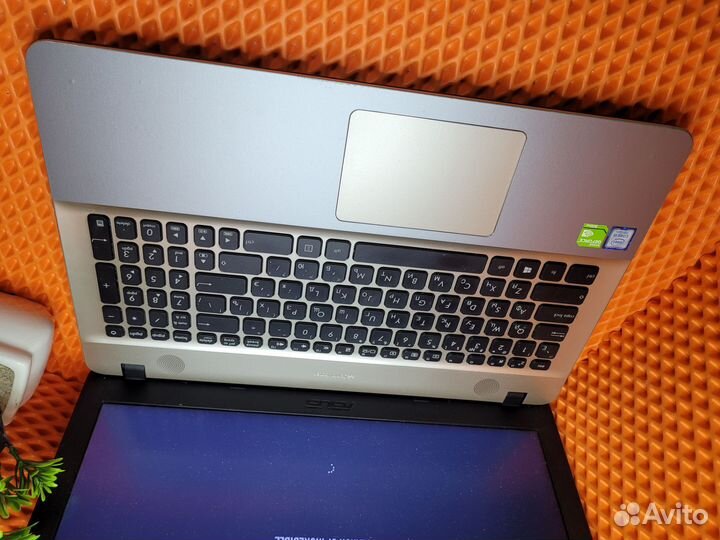 Ноутбук Asus i5-7200u/DDR4 12gb/GT920MX