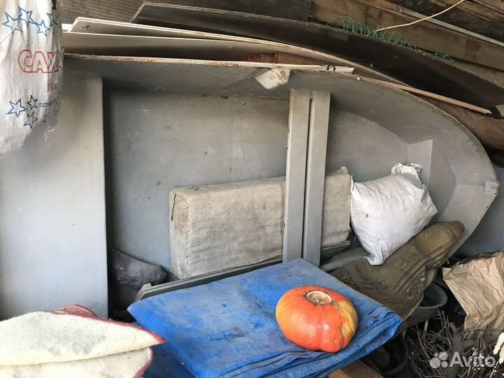 Стеклопластиковая лодка