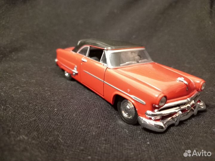Модель автомобиля ford crestline sunliner 1953г