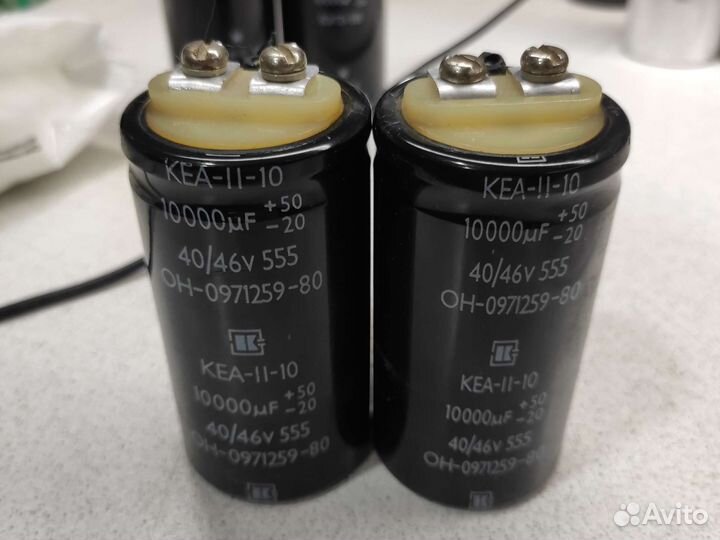 Конденсатор 10000мкФ 100в