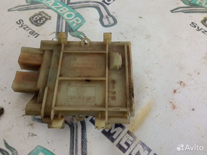 Резистор отопителя Volkswagen Passat B3