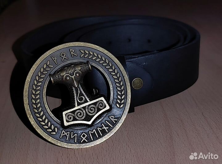 Мужской кожаный ремень черный