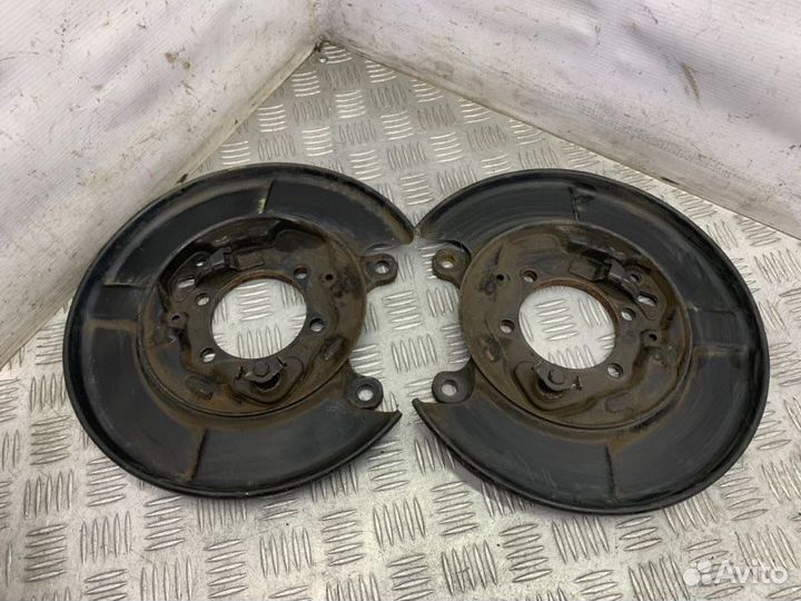 Щит опорный задний Nissan X-Trail T31 MR20DE 2013