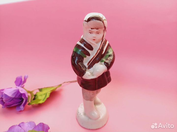 Статуэтка Девочка в шубке Укутыш Бронницы 1940