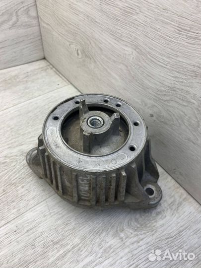 Подушка двигателя