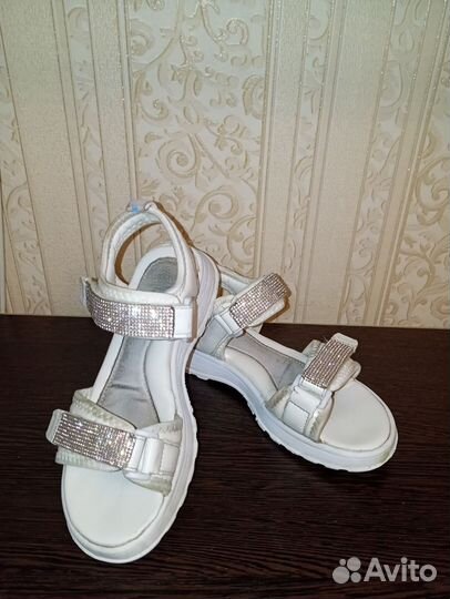 Сандалии для девочки