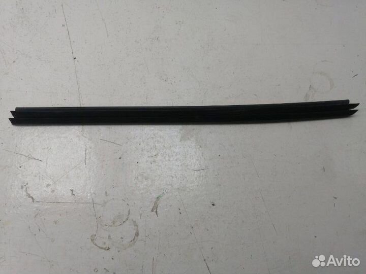 Уплотнитель стекла двери задний левый Peugeot 207