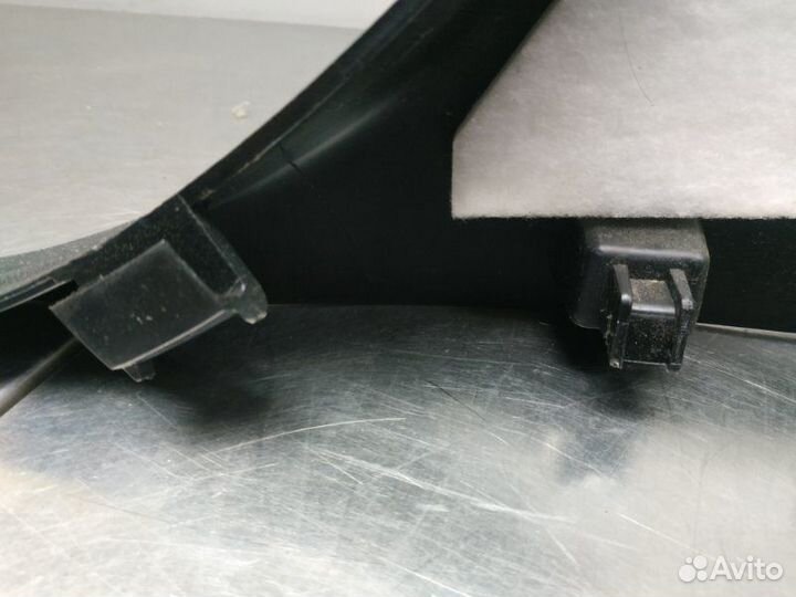 Обшивка центральной стойки левая Jeep Grand