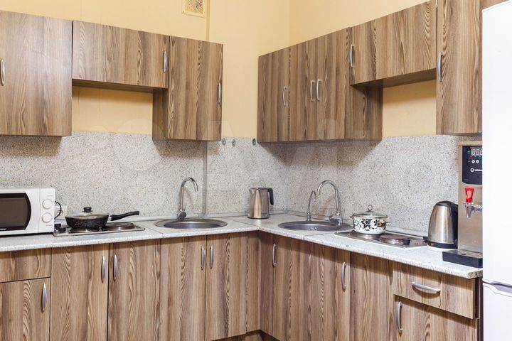 Комната 25 м² в > 9-к., 2/5 эт.