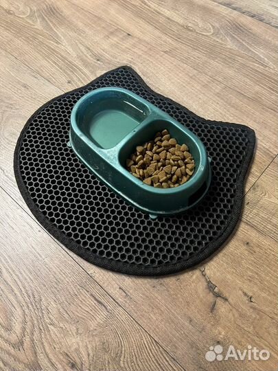 Коврик под миски и туалет