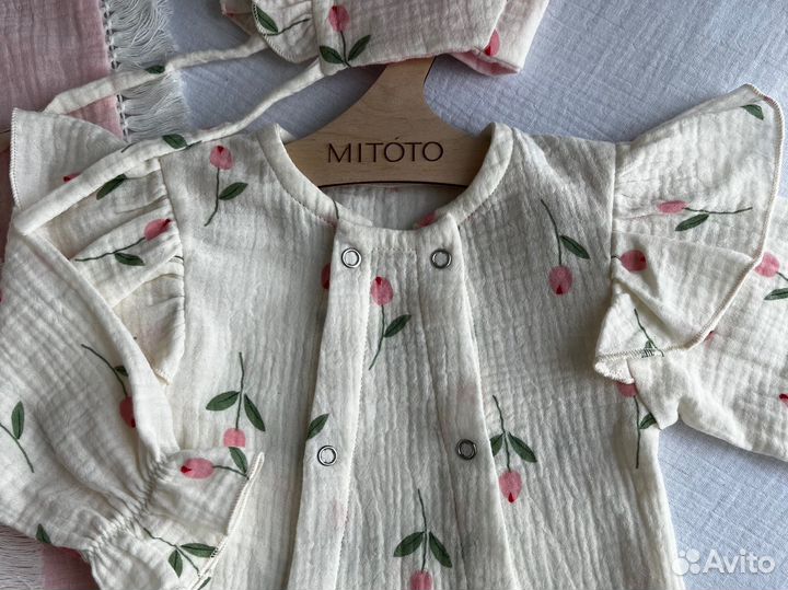 Комплект на выписку из муслина для девочки