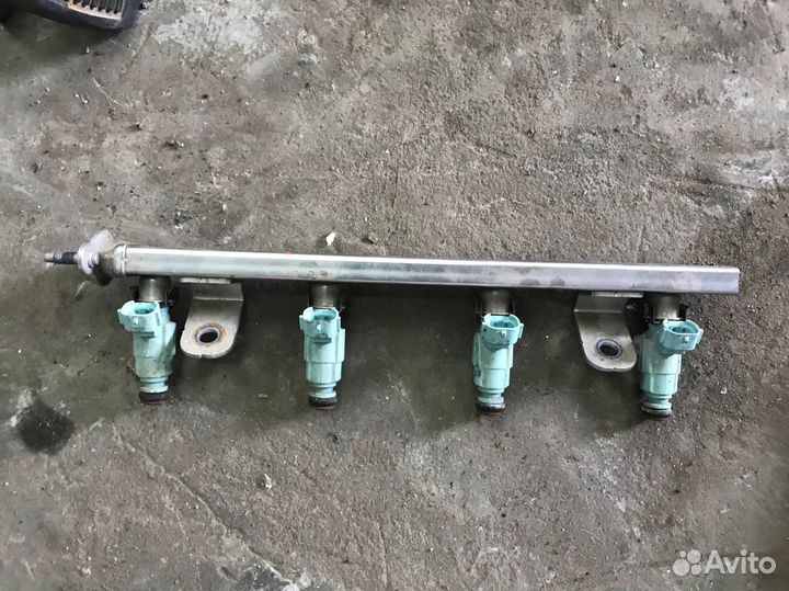 Топливная рампа Hyundai Solaris. Kia Rio 3