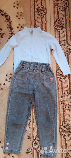 Кофта и джинсы