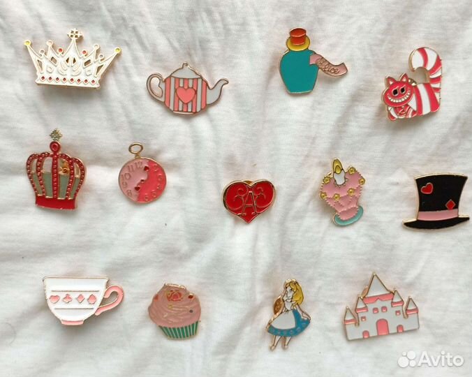 Pines, значки новые металлические