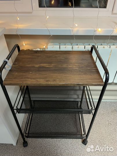 Этажерка на колесиках