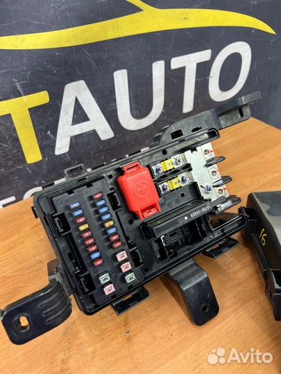 Блок предохранителей под капот Kia Quoris 1 G8BE