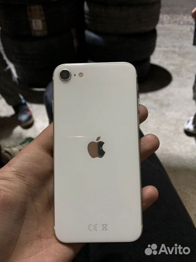 Телефон iPhone se 2020
