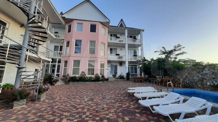 Комната 22 м² в 9-к., 1/3 эт.